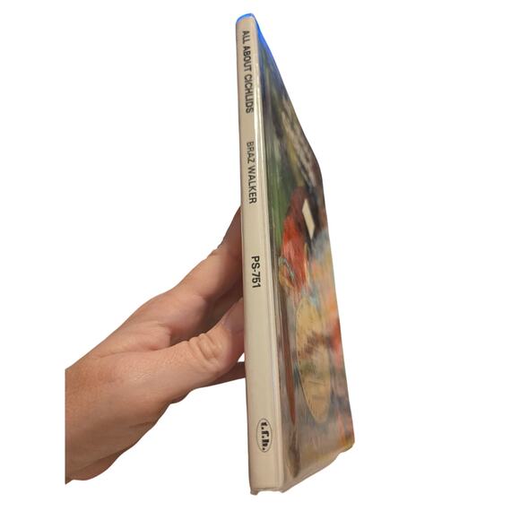 All about cichlids by Braz Walker 0876664729 T.F.H. publications - Picture 2 of 6